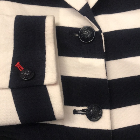 GAP Academy Blazer. Worn once. Size small. Navy and white. Classic jacket lined - Picture 3 of 4